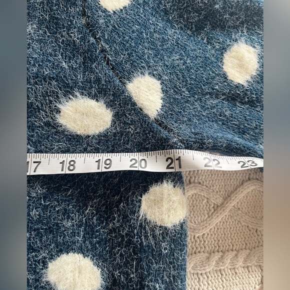 SALE! Romeo + Juliet Fuzzy Blue & White Polka Dot Sweater Women’s Size Large - Picture 12 of 13